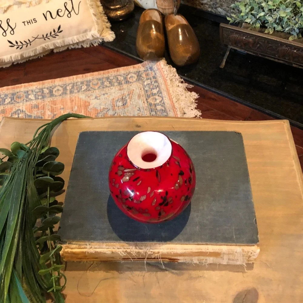 Beautiful Red Art Glass Vase With Gold Flecks Cased White Glass 8 Inches. - Picture 2 of 6